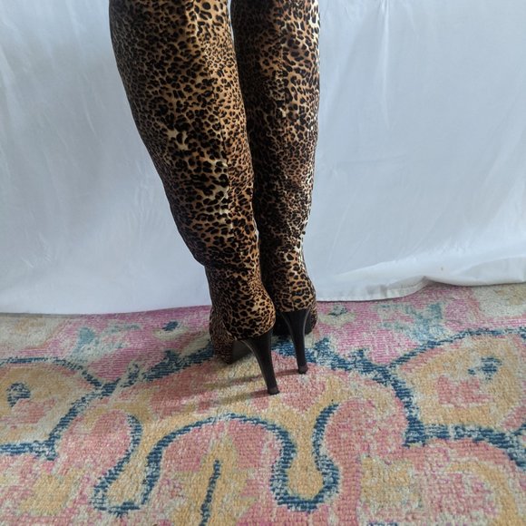 Monroe and Main Sexy Knee High Leopard Print Women's Boots Size 8 - Picture 3 of 6